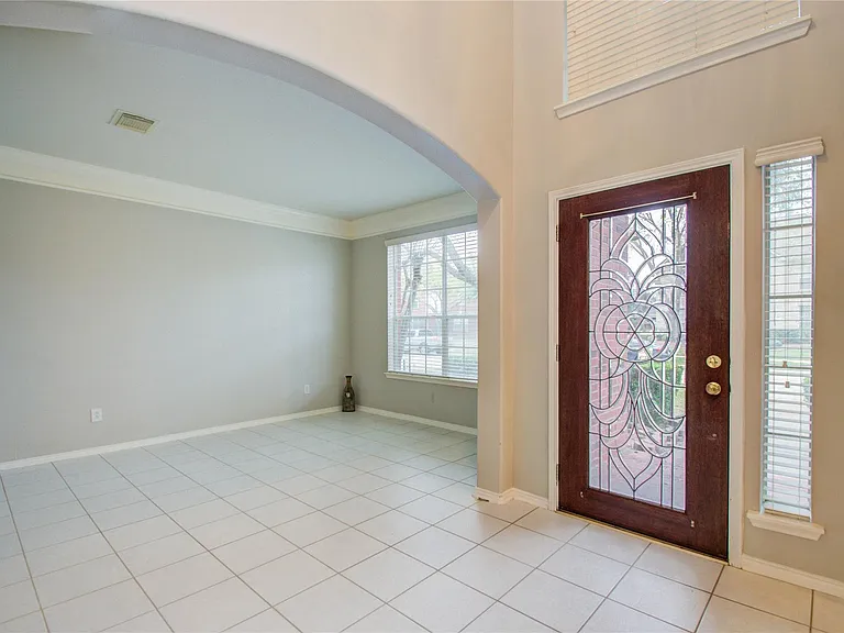 411 Green Stone Ct — Photo 3