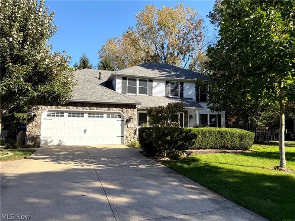 3453 Barrington Dr, Avon, OH 44011