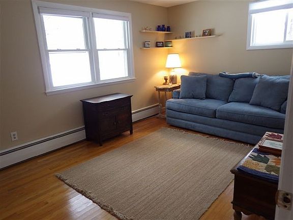 5th image of 24 Crestwood Dr
