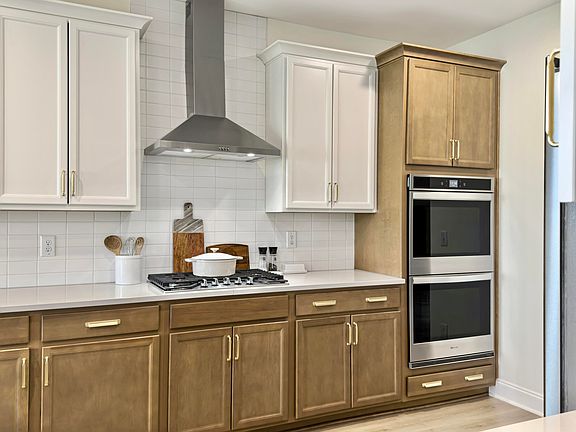 5th image of 460 Eagleview Dr