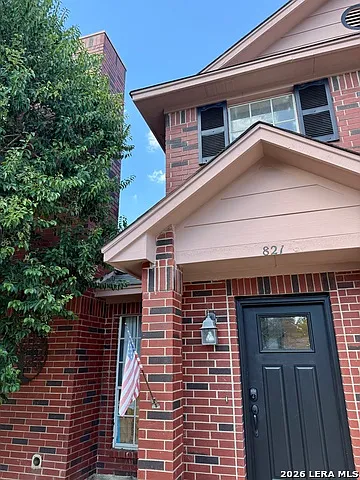 821 Dimrock — Photo 2
