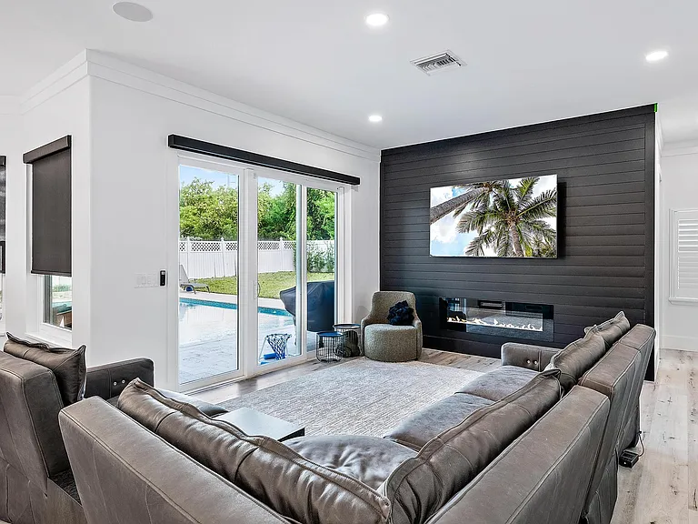 596 N Cypress Dr — Photo 14