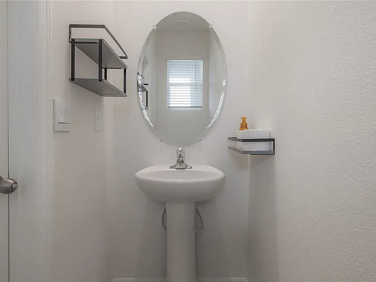 16701 Maude Dr — Photo 7