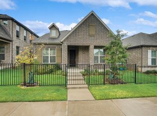 918 Ponds Edge Ln, Euless, TX 76040