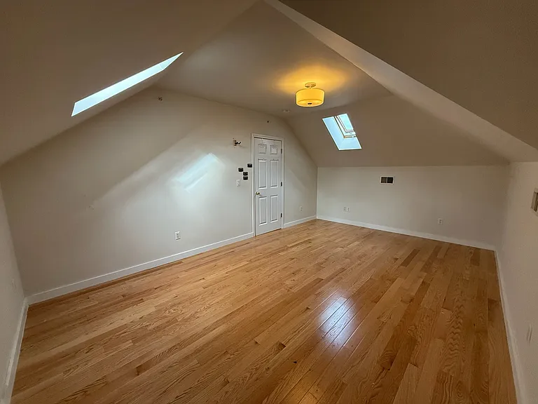486 Revere St — Photo 10