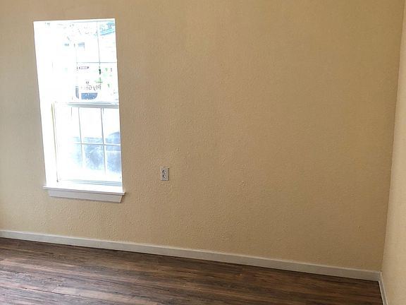 5th image of 128 Handley APT 1