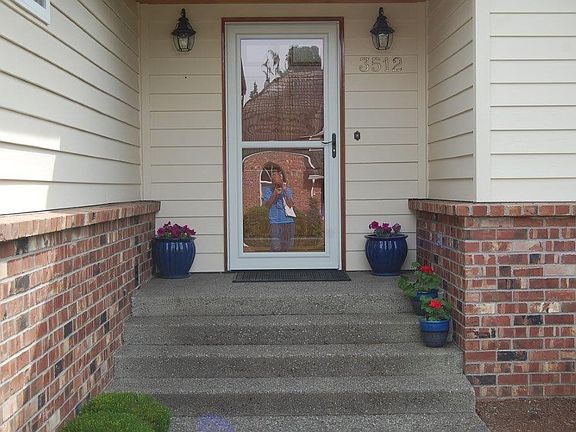 3rd image of 3512 Gainsborough Ct SE