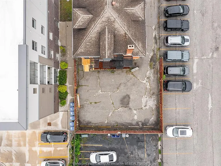 961 Ouellette Ave #2 — Photo 49