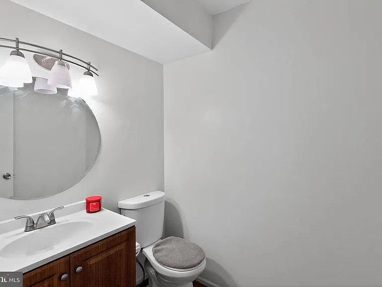 2523 Robinson Pl — Photo 14