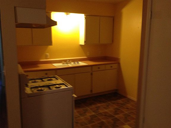 4th image of 185 El Camino W APT 18