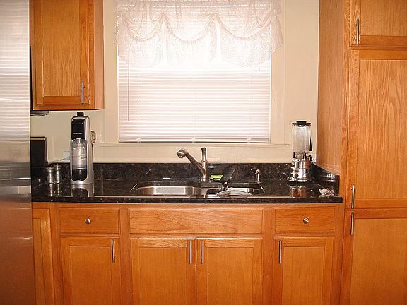 3rd image of 3313 N Olcott Ave