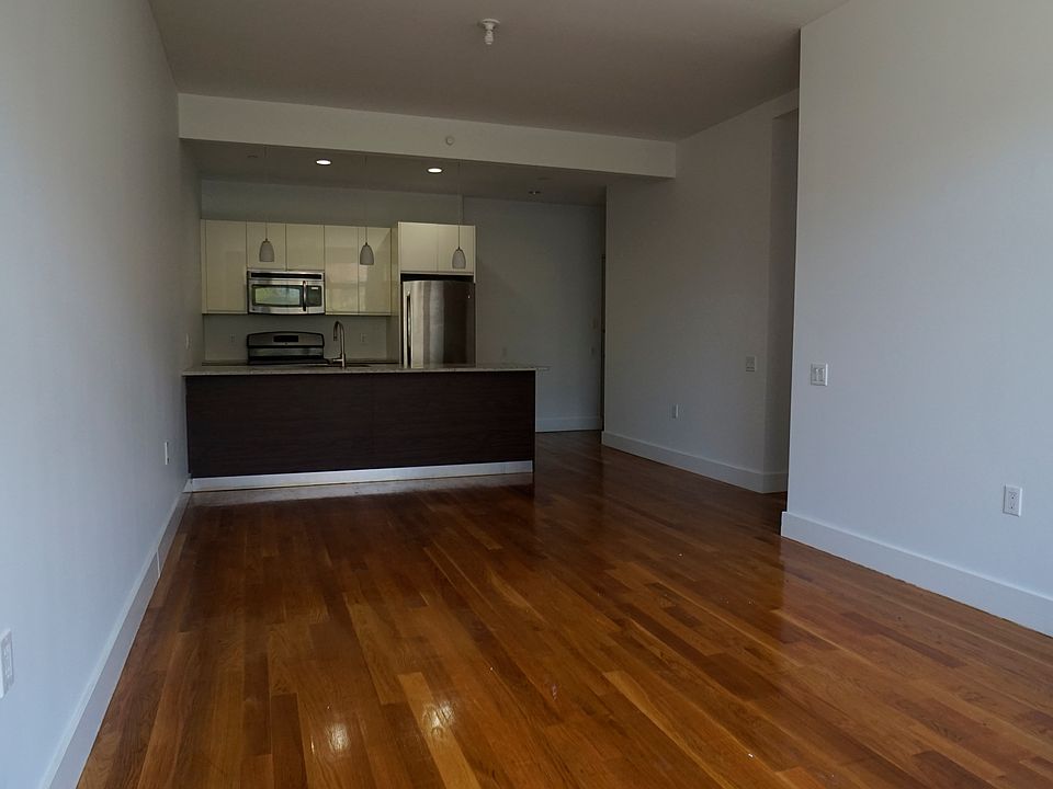 1st image of 824 Bergen St