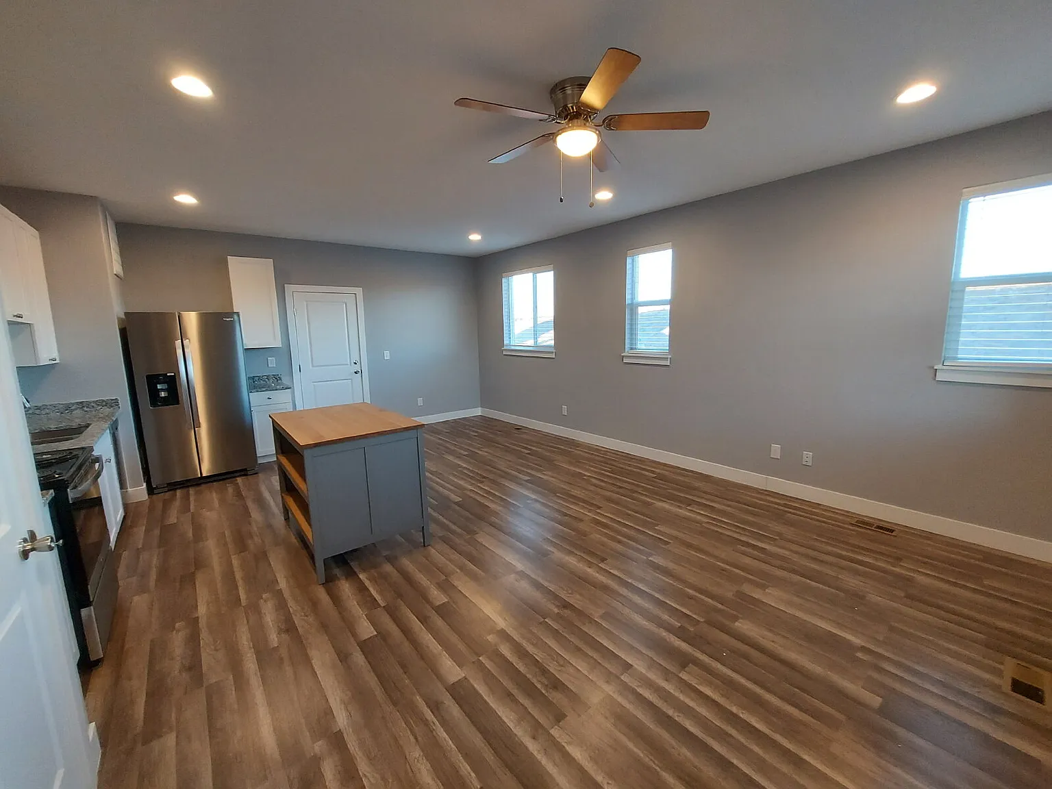 2 bed, 1.5 bath, 1282 sqft, $1,720 — Photo 2