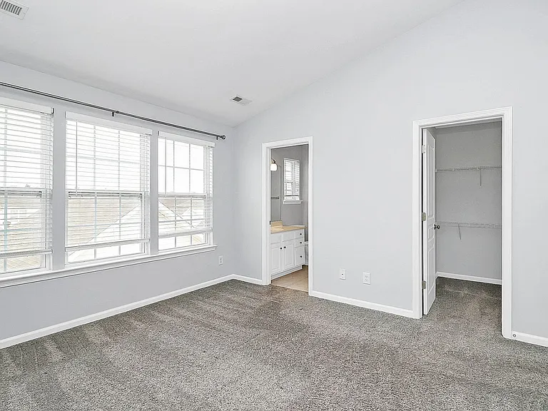 1032 Tabard Ln — Photo 9