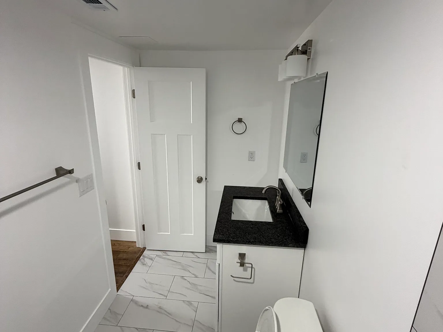 2 bed, 1000 sqft, $1,925 — Photo 4