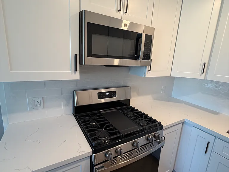 2733 Montrose Ave #5 — Photo 10
