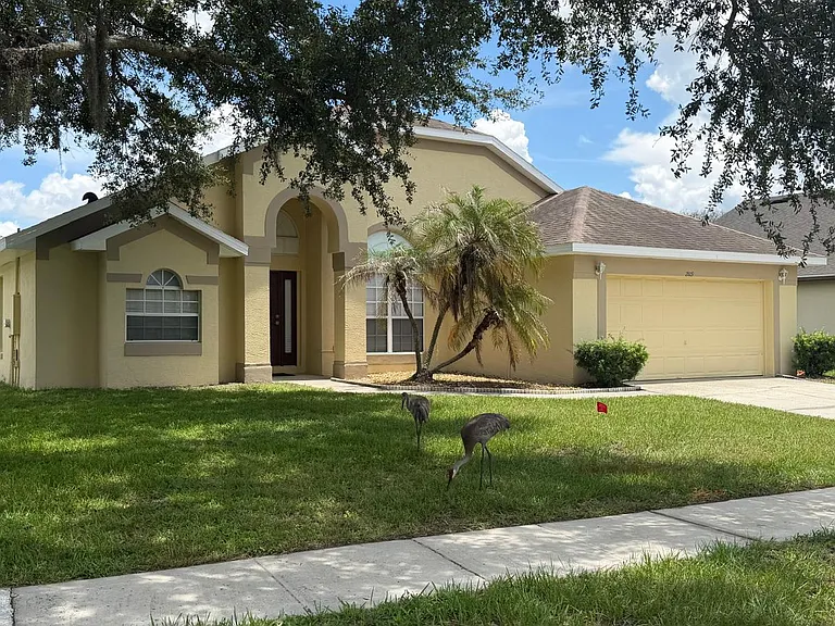 2809 Berkshire Cir — Photo 1
