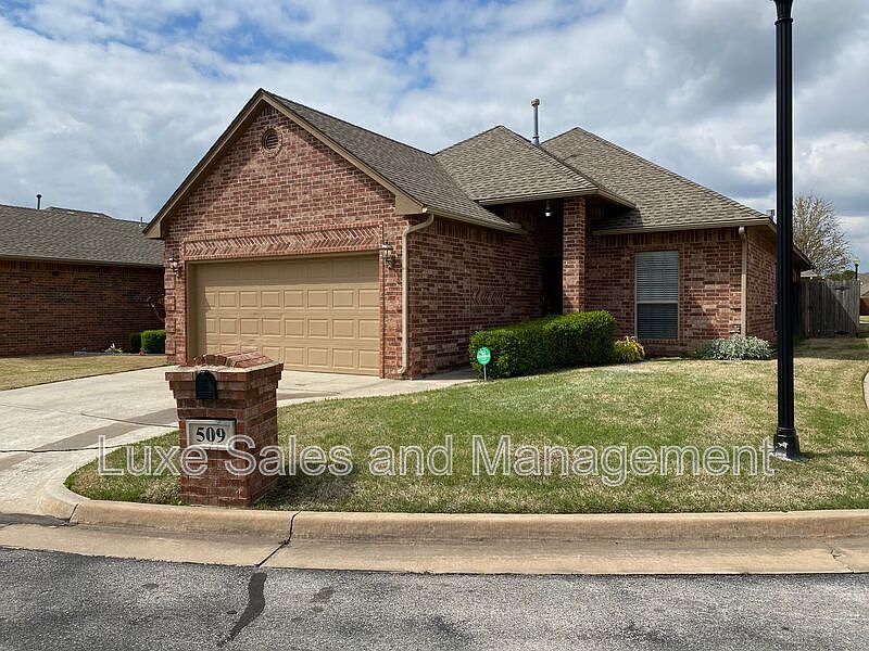 1st image of 509 SW 124th Pl