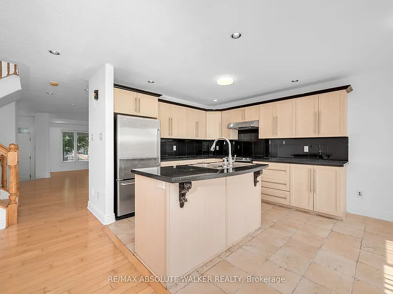 2269 Sandman Cres — Photo 10