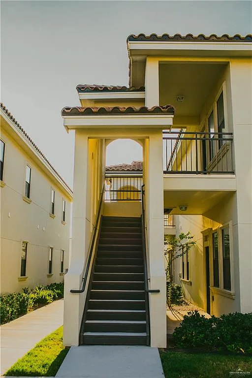 4 bed, 3.0 bath, 1596 sqft, $1,875 — Photo 1