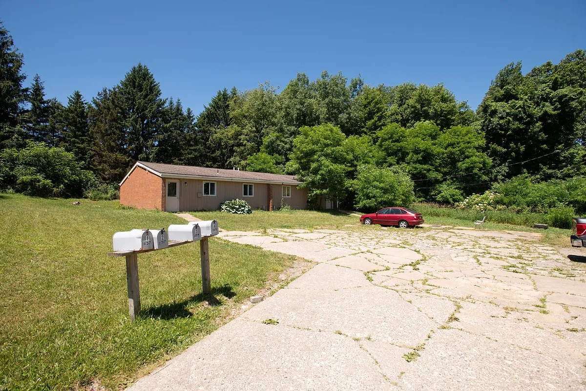 Building Photo - 159 Cemetery Rd #B