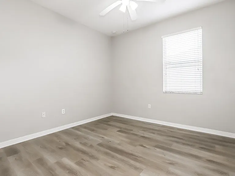 2459 Hamlet Cir — Photo 13