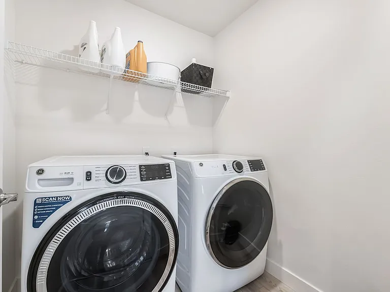 670 Tranquil Peak Ct — Photo 37