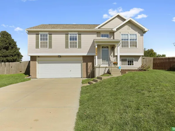 15462 Mormon Cir, Bennington, NE 68007