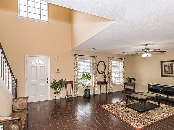 4th image of 302 Crescentwood Ct