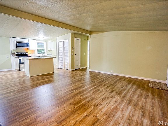 5th image of 6509 183rd Ave E