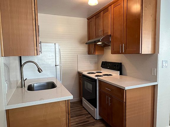 4th image of 585 W Iowa Ave