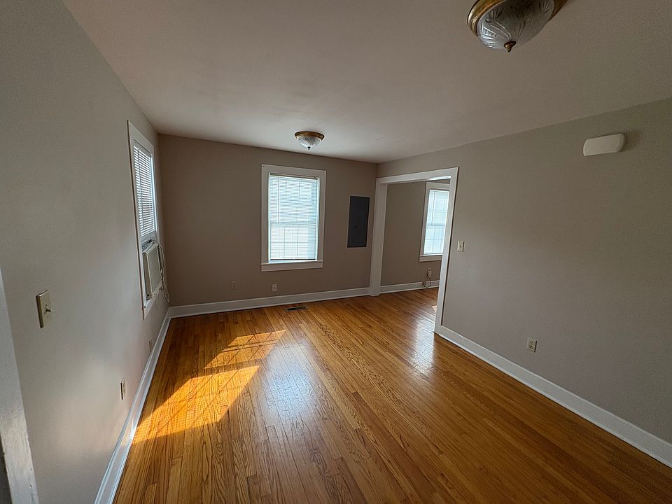 2nd image of 307 E Hogan St