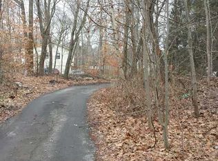 26 Merritt Dr, Nanuet, NY 10954