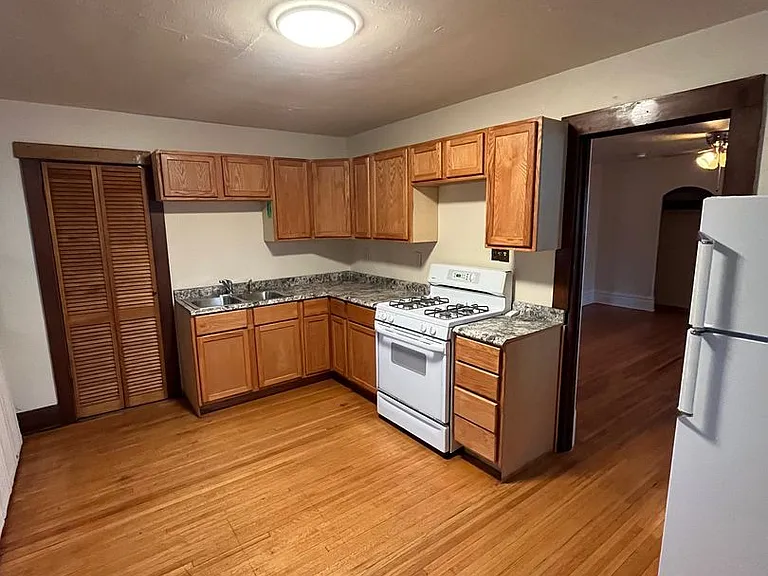 1029 Spafford Ave — Photo 8