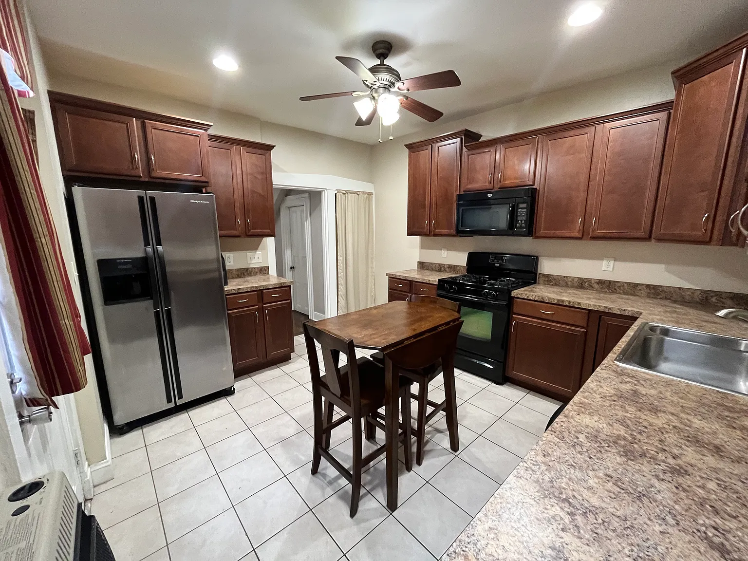 3 bed, $2,200 — Photo 4
