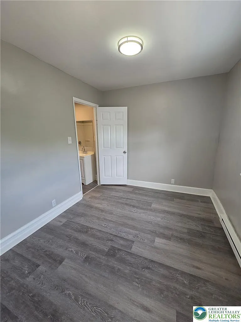 1 bed, 1.0 bath, 336 sqft, $1,100 — Photo 2