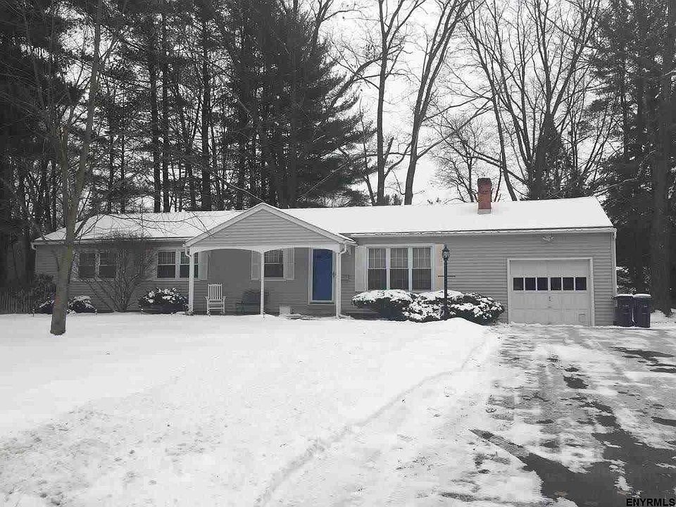 1st image of 3 Herrick Dr