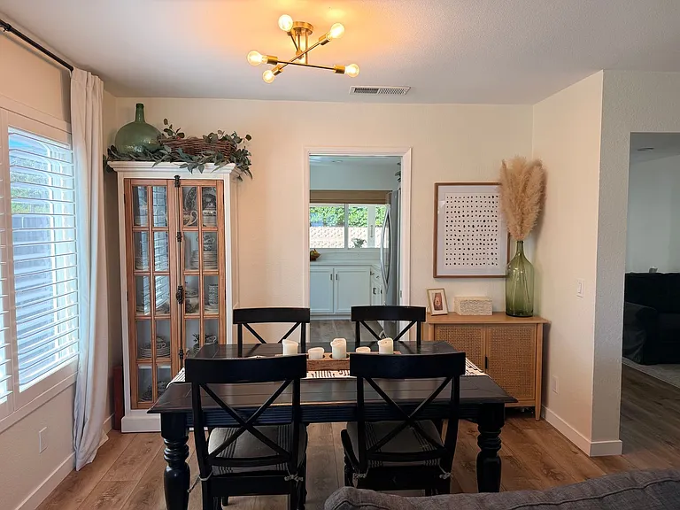 5255 Goldenridge Ct — Photo 4