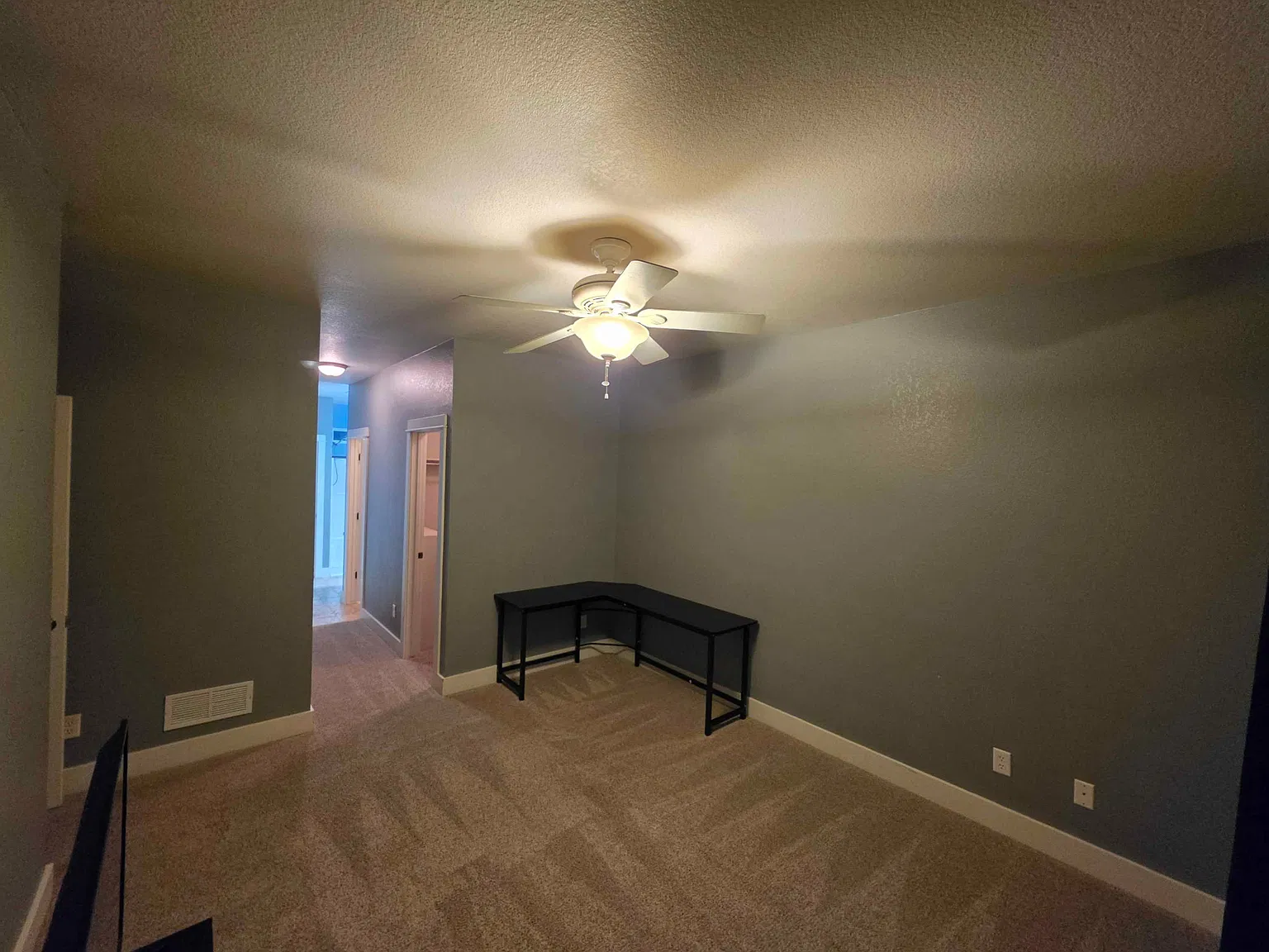 3 bed, 2.5 bath, 2673 sqft, $900 — Photo 2