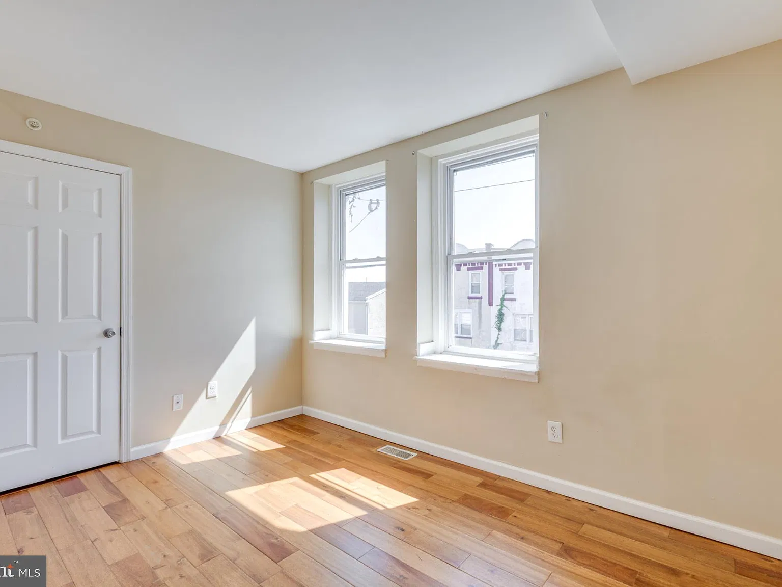 3 bed, 2.0 bath, 2088 sqft, $1,700 — Photo 2