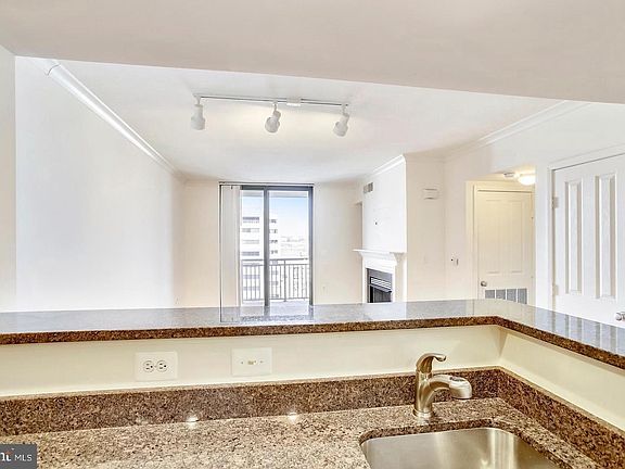 5th image of 414 Water St Unit 1311