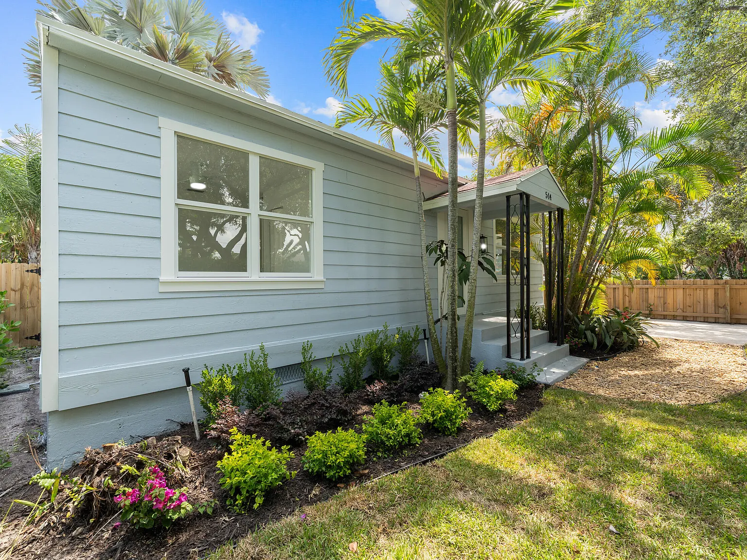 2 bed, 2.0 bath, 768 sqft, $4,500 — Photo 2
