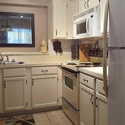 4th image of 0 Stonington Ave #0