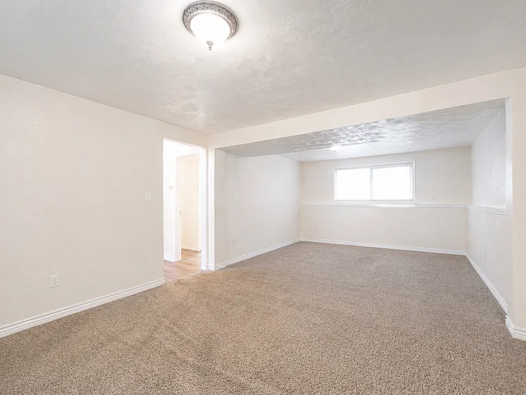 879 S 1635 W — Photo 7