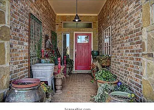 4252 Rocky Rhodes Dr — Photo 2