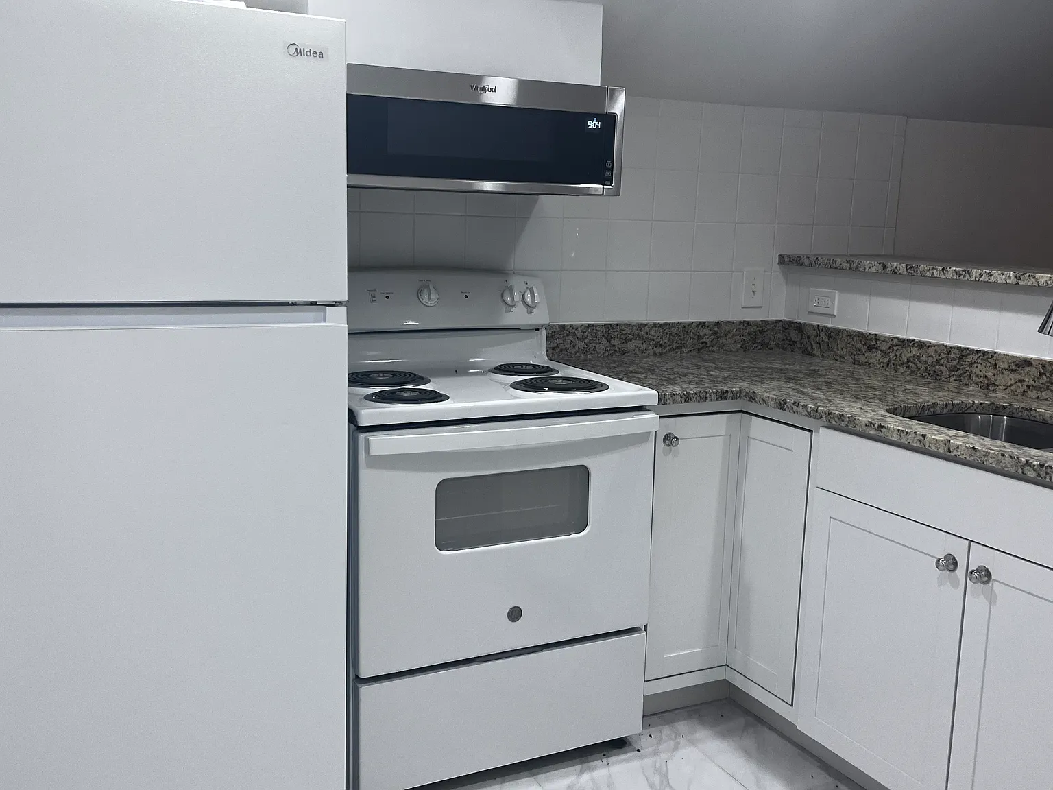 2 bed, $1,075 — Photo 2