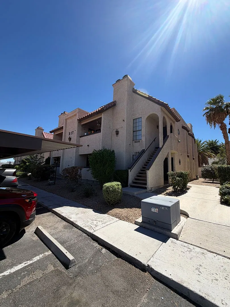 Americana Property Mgmt - Downstairs 2 Beds Condo Near The Strip — Photo 1