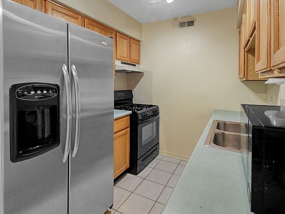5th image of 7140 166th St APT 301