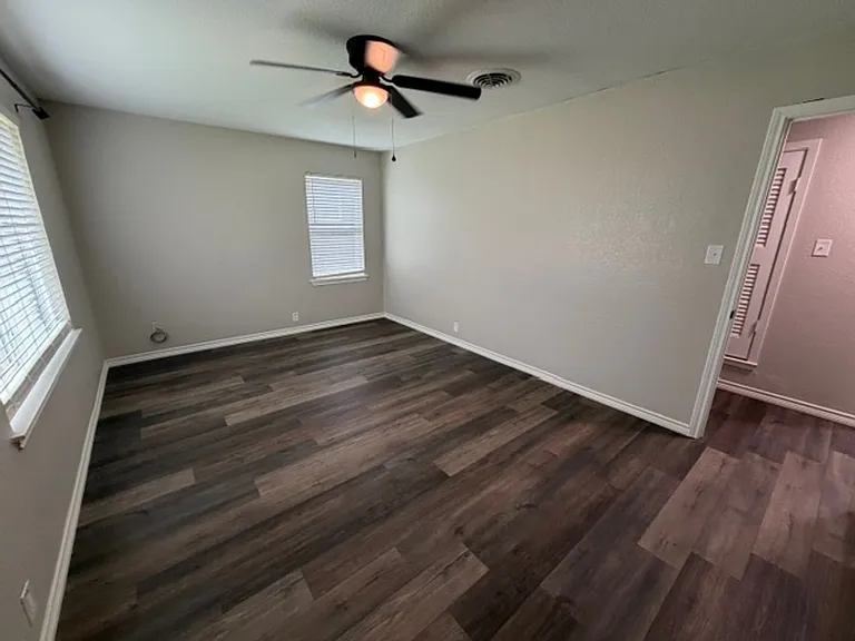 1311 Manor Dr — Photo 10