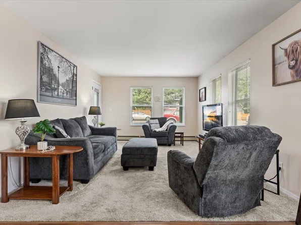 45702 Watson Rd #111, Chilliwack, BC V2R 3E6